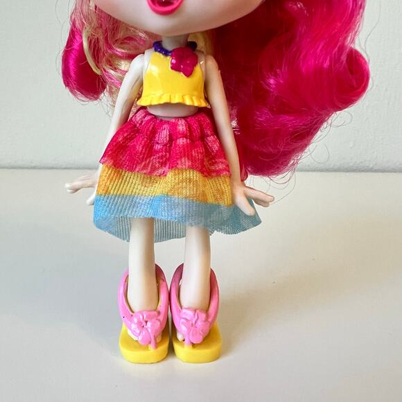 Shopkins Shoppies World Vacation Donatina Visits Brazil Girl Doll - Picture 3 of 9